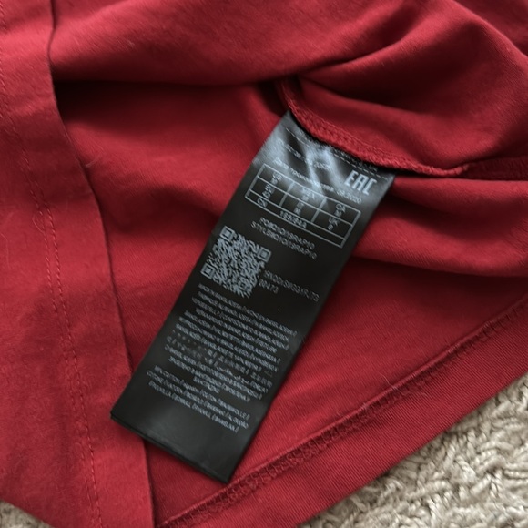 Cute round Neck Guess Tee - Picture 5 of 5